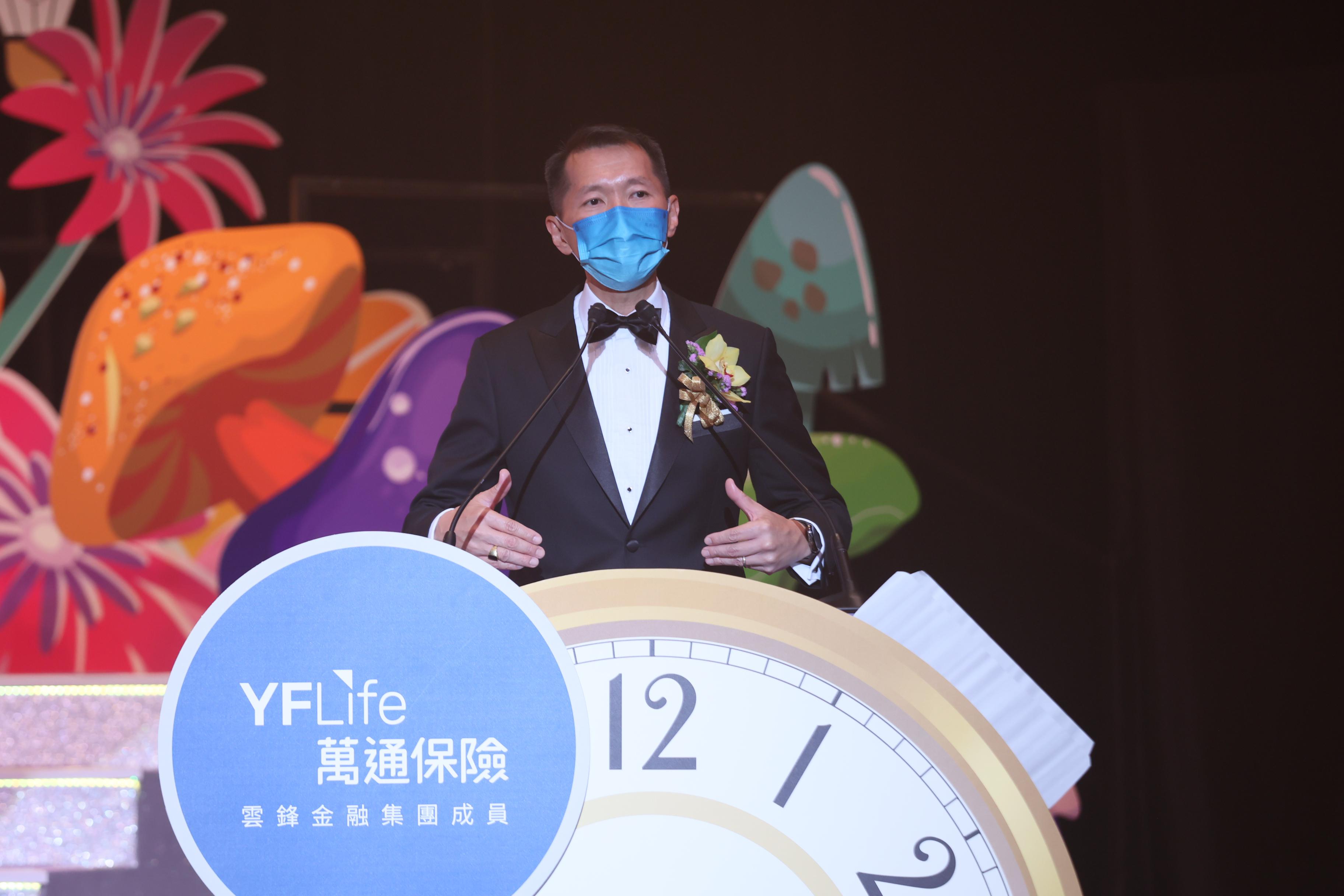 Mr. Victor Yip delivers the opening speech at the award presentation. 