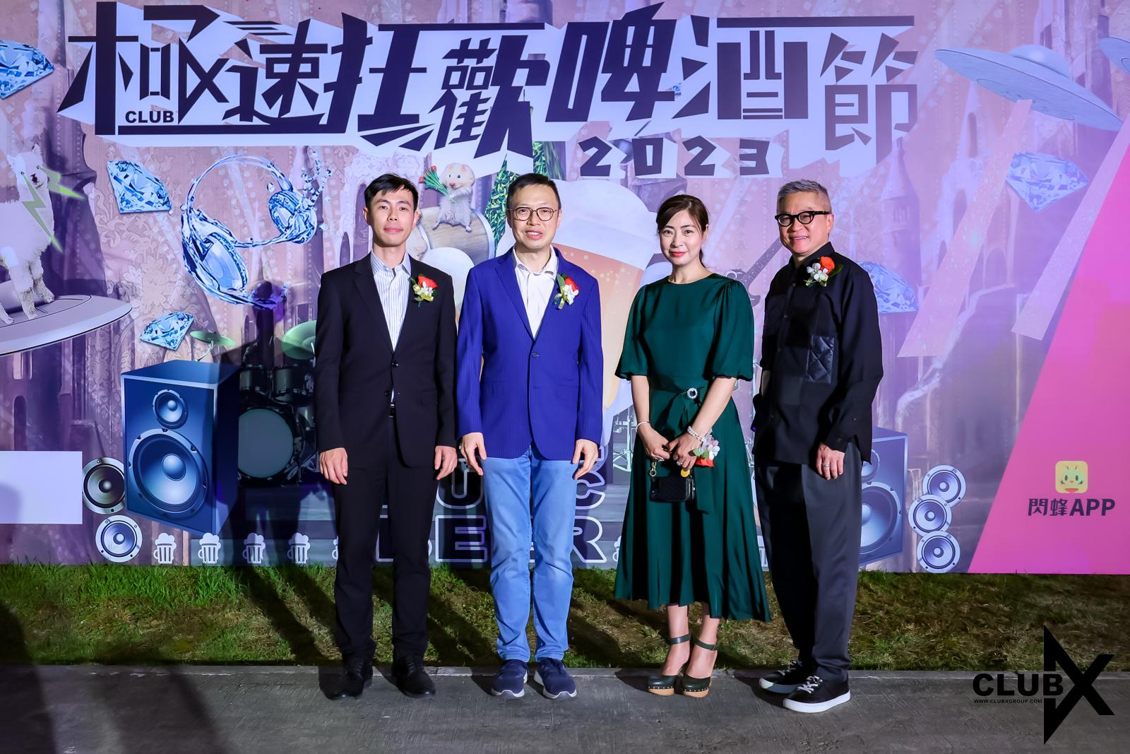 万通保险个人业务部 - 营业发展副总裁 (澳门) 罗丽贞小姐（右二）、万通保险巿务部副总裁叶伟杰先生（右一）与澳门特别行政区旅游局旅游产品处代处长黄浩廉先生（左一）以及澳门渔人码头(澳门励骏创建有限公司) 主席李柱坤先生（左二）合影留念。