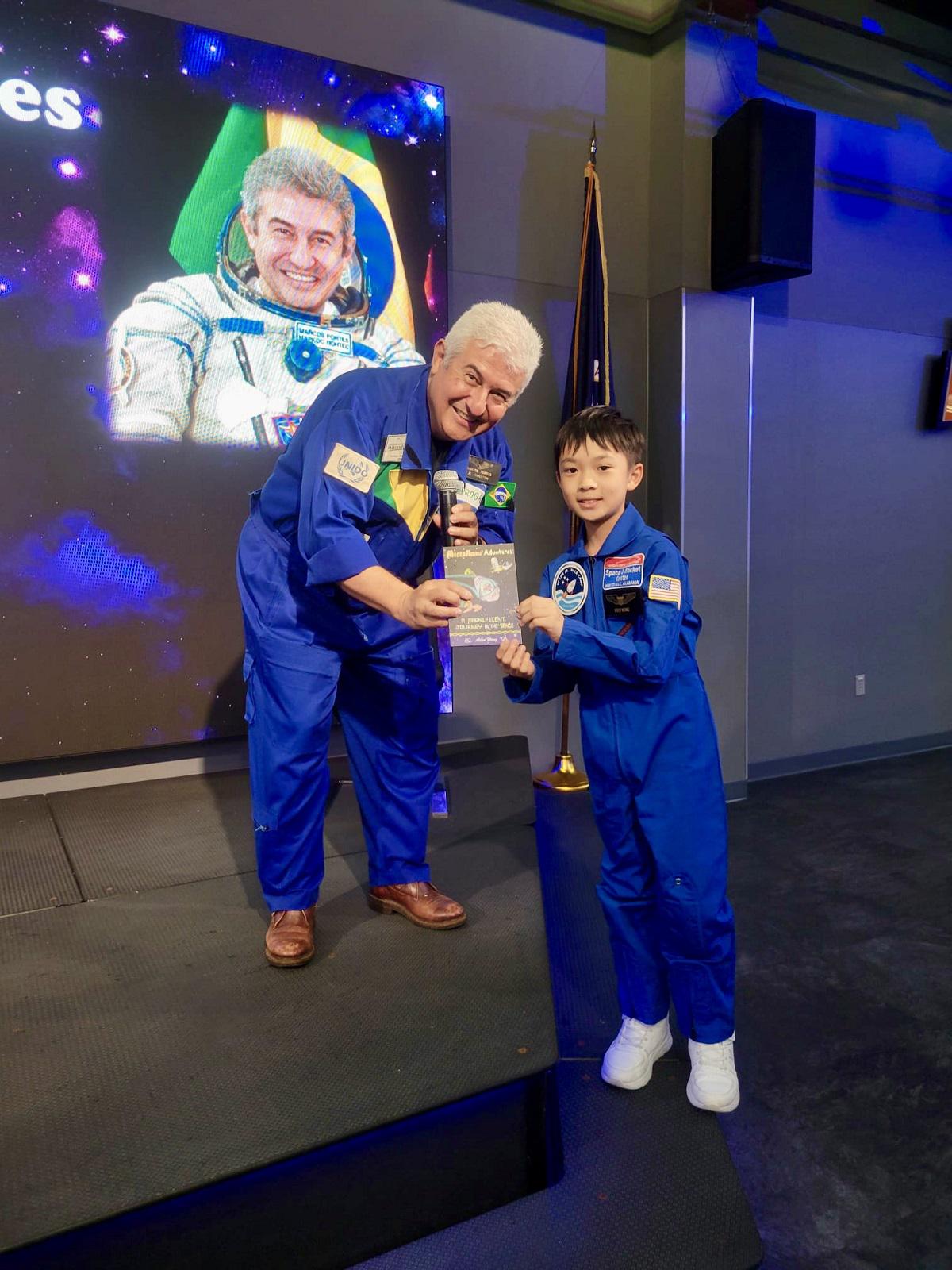 8位2023年的萬通保險小太空人去年到訪美國甘迺迪太空中心，與美國太空總署太空人見面，了解他們的工作和生活情況。