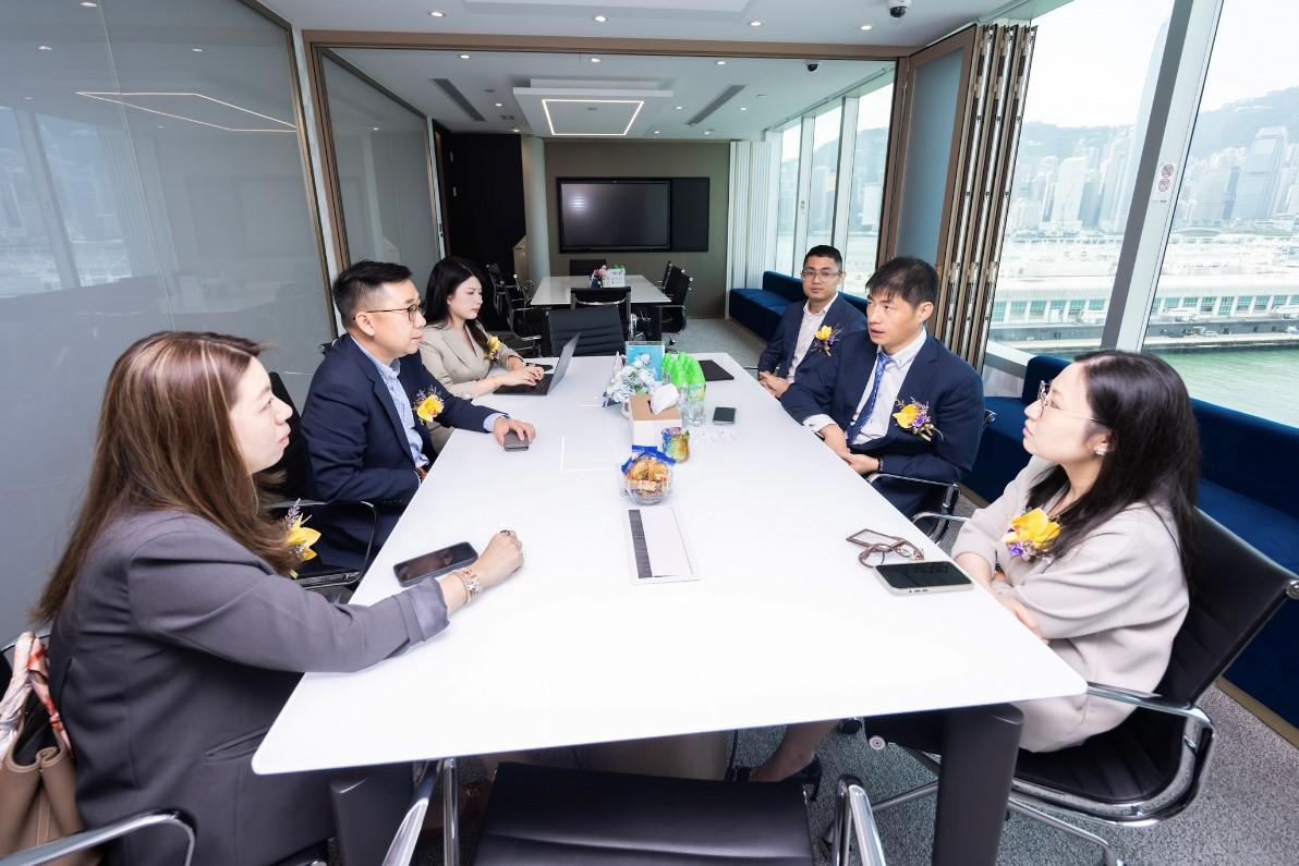 万通保险与BeeFintech高管就各自专业领域进行深入研讨。