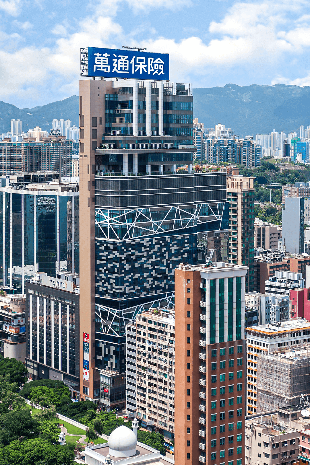 萬通保險於尖沙咀中心商業區設置全新的大型樓頂LED屏正式啟動。 萬通保險於尖沙咀中心商業區設置全新的大型樓頂LED屏正式啟動。