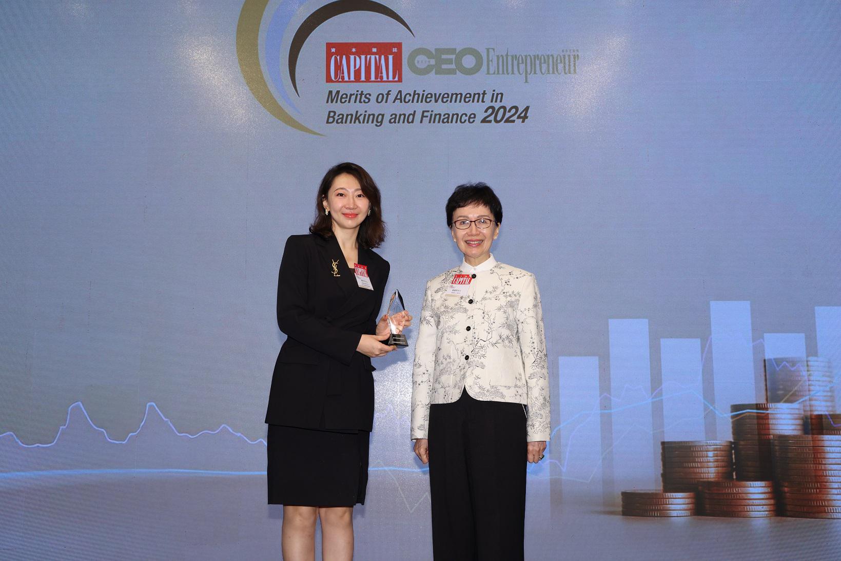 萬通保險首席巿務總監兼高級副總裁廉明宇小姐出席「資本卓越銀行及金融大獎2024」，接受「資本卓越保險服務大獎」。