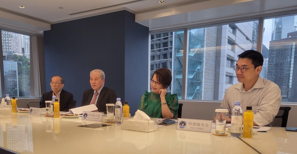 4位评判选出8位表现最优秀的参赛者成为本年度万通保险小太空人。