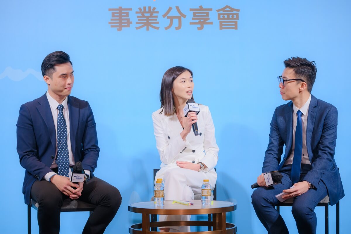 萬通保險資深分區經理阮小欣小姐（中）於萬通保險《財策「馬介休」》 事業分享會上分享加入財策行業的無限可能。